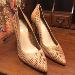 EUC Vince Camuto Pumps.